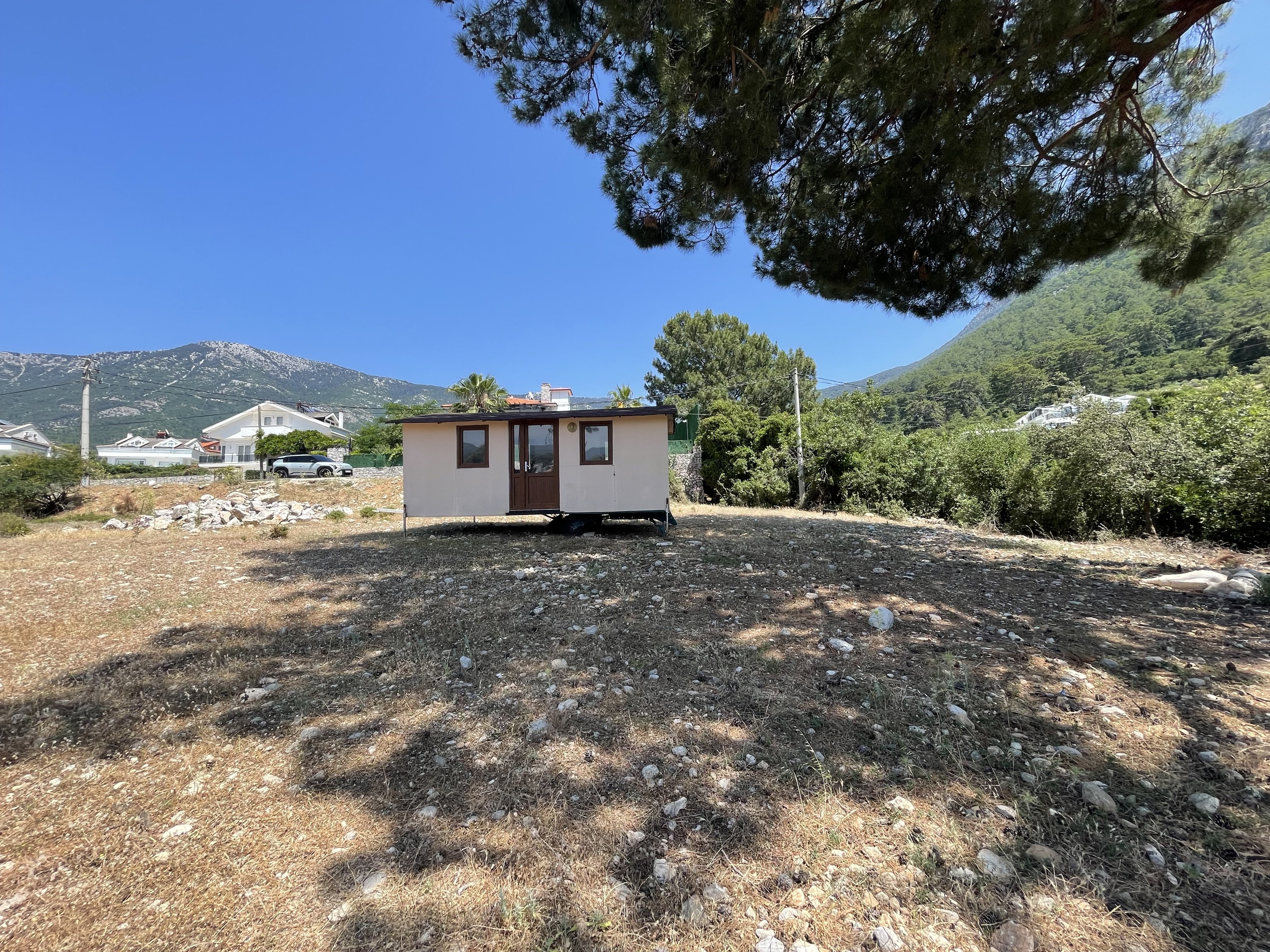 FETHİYE ÖLÜDENİZ'DE SATILIK 700 m² İMARLI KÖŞE PARSEL ARSA