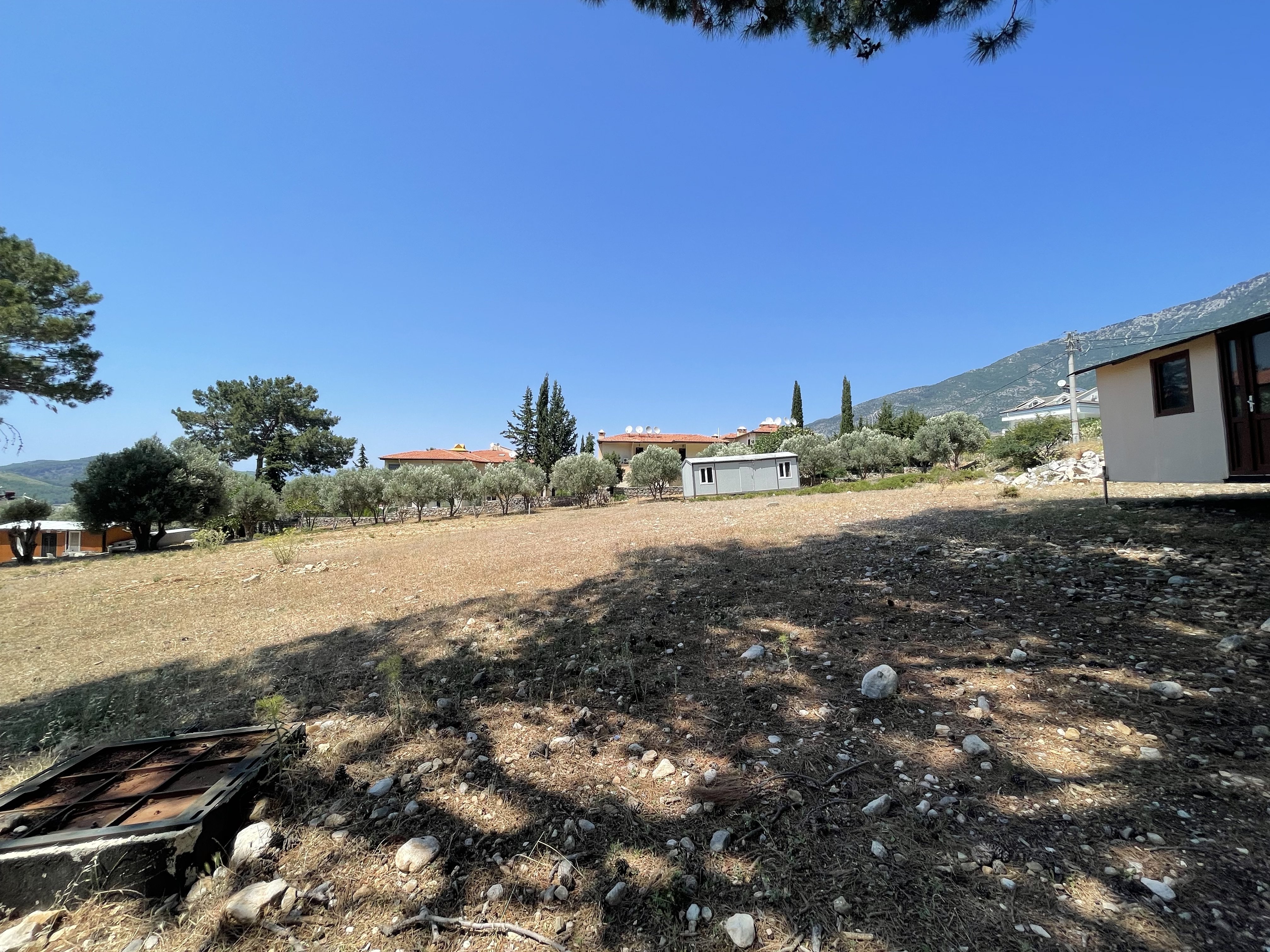 FETHİYE ÖLÜDENİZ'DE SATILIK 700 m² İMARLI KÖŞE PARSEL ARSA