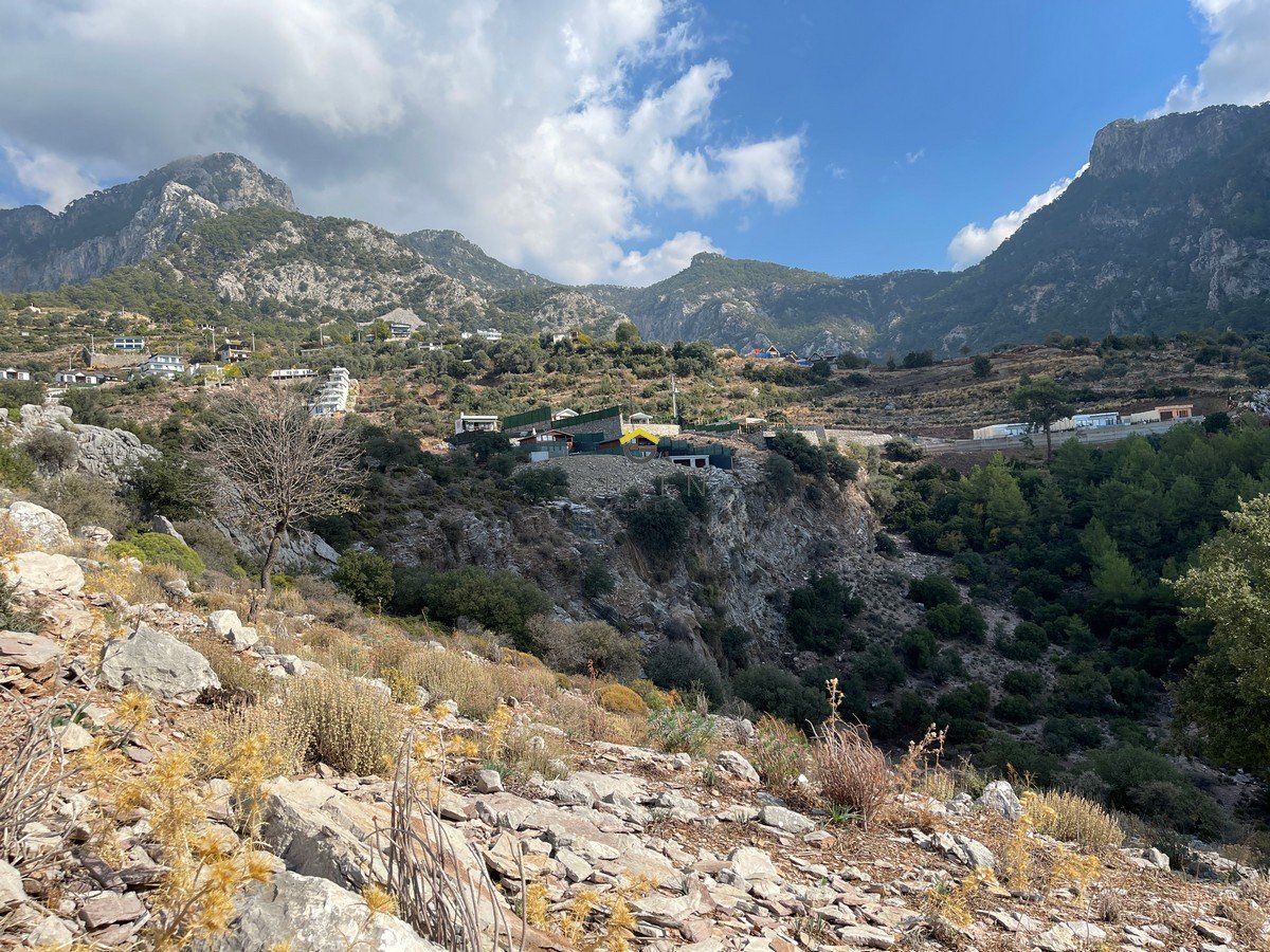 GÜVEN HOMES TAN FARALYA KİRMEDE DENİZ MANZARALI 1910m² TARLA